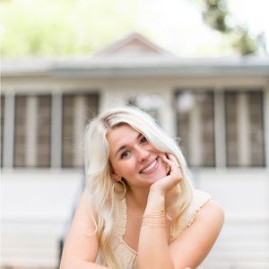 Meet your Posher, Claire